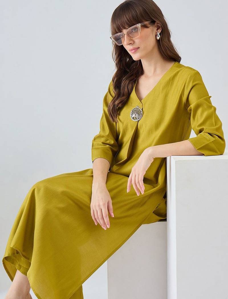 Women Regular Liva Kurta with Trousers