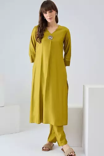 Women Regular Liva Kurta with Trousers