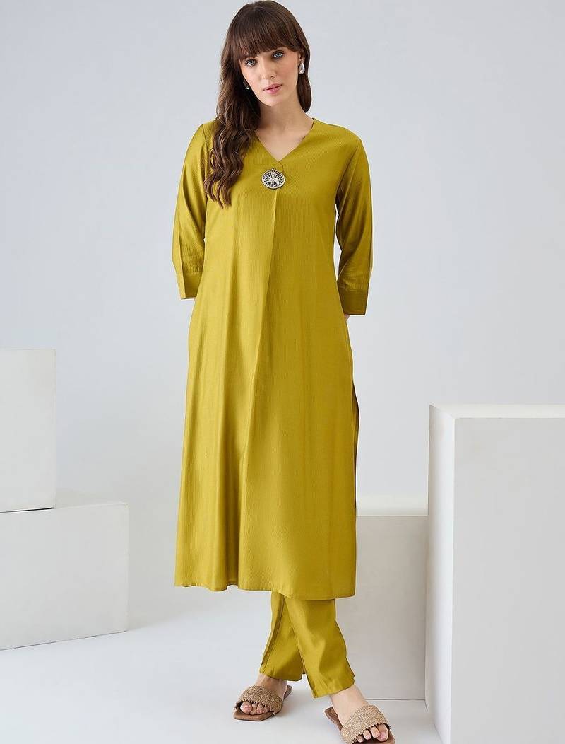 Women Regular Liva Kurta with Trousers