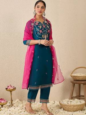 Women Floral Embroidered Regular Thread Work Kurta with Trousers & With Dupatta 1