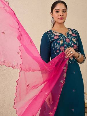 Women Floral Embroidered Regular Thread Work Kurta with Trousers & With Dupatta 2