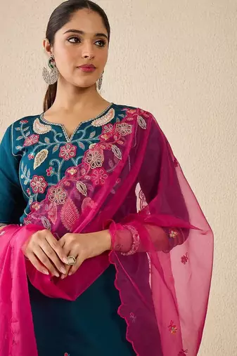 Women Floral Embroidered Regular Thread Work Kurta with Trousers & With Dupatta