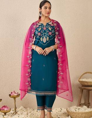 Women Floral Embroidered Regular Thread Work Kurta with Trousers & With Dupatta 6