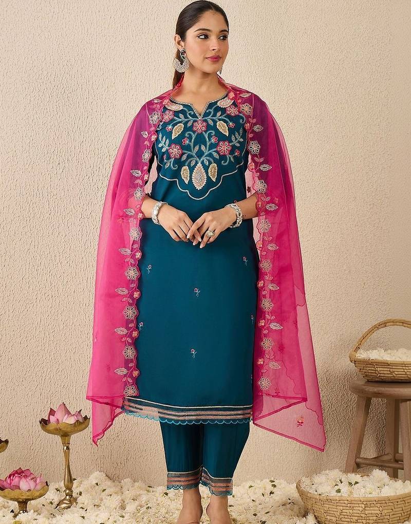 Women Floral Embroidered Regular Thread Work Kurta with Trousers & With Dupatta