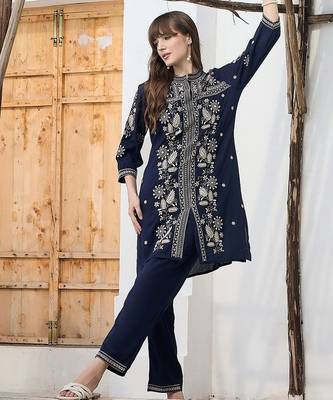 Women Ethnic Motifs Embroidered Regular Thread Work Kurta with Trousers 1