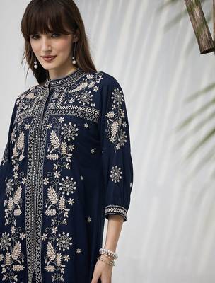 Women Ethnic Motifs Embroidered Regular Thread Work Kurta with Trousers 2
