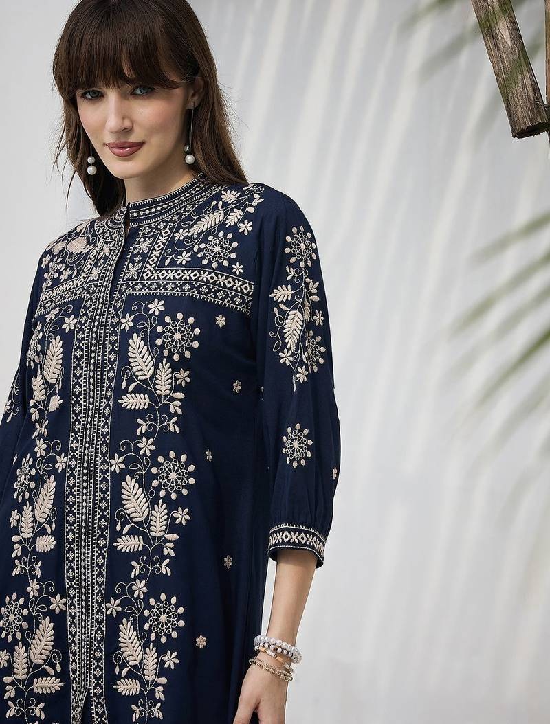 Women Ethnic Motifs Embroidered Regular Thread Work Kurta with Trousers