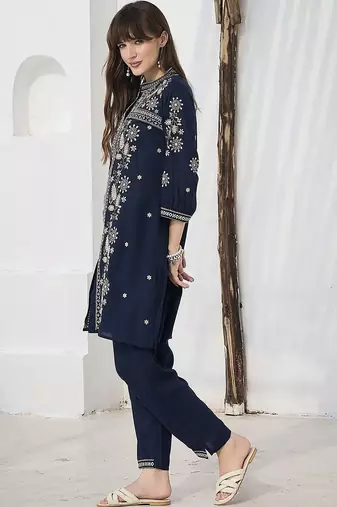 Women Ethnic Motifs Embroidered Regular Thread Work Kurta with Trousers