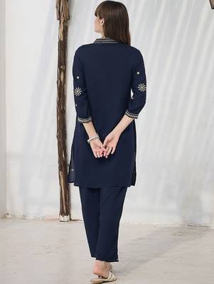 Women Ethnic Motifs Embroidered Regular Thread Work Kurta with Trousers 4
