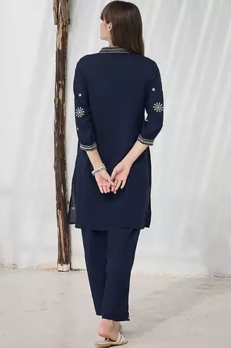 Women Ethnic Motifs Embroidered Regular Thread Work Kurta with Trousers