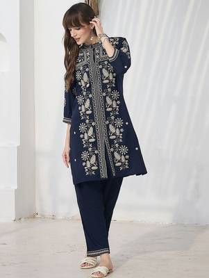 Women Ethnic Motifs Embroidered Regular Thread Work Kurta with Trousers 6