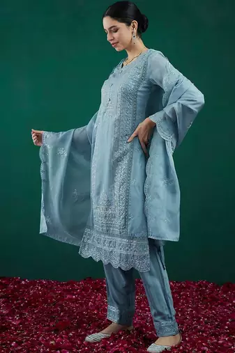 Women Ethnic Motifs Embroidered Regular Thread Work Kurta with Trousers & With Dupatta