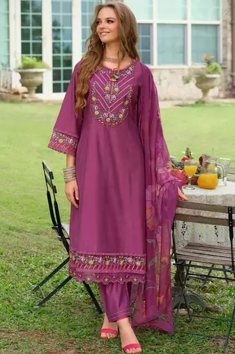 Women Floral Embroidered Regular Thread Work Kurta with Trousers & With Dupatta