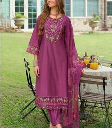 Women Floral Embroidered Regular Thread Work Kurta with Trousers & With Dupatta