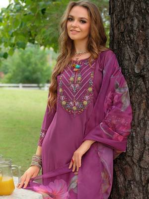 Women Floral Embroidered Regular Thread Work Kurta with Trousers & With Dupatta 4