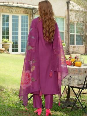Women Floral Embroidered Regular Thread Work Kurta with Trousers & With Dupatta 7