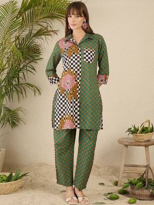 Women Printed Regular Pure Cotton Kurta with Trousers 5
