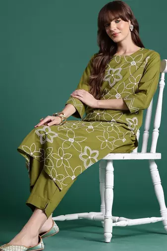 Women Floral Embroidered Regular Thread Work Pure Cotton Kurta with Trousers