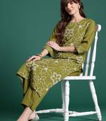 Women Floral Embroidered Regular Thread Work Pure Cotton Kurta with Trousers
