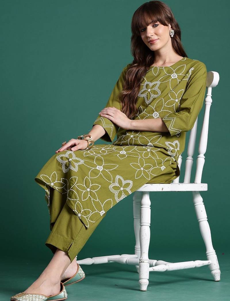 Women Floral Embroidered Regular Thread Work Pure Cotton Kurta with Trousers