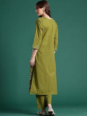 Women Floral Embroidered Regular Thread Work Pure Cotton Kurta with Trousers 3