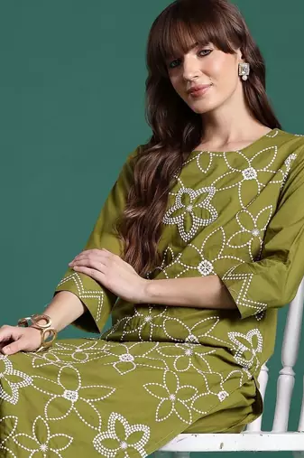 Women Floral Embroidered Regular Thread Work Pure Cotton Kurta with Trousers