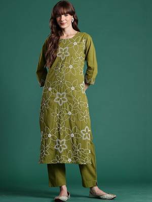 Women Floral Embroidered Regular Thread Work Pure Cotton Kurta with Trousers 5