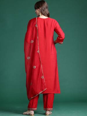 Women Ethnic Motifs Embroidered Regular Liva Kurta with Trousers & With Dupatta 3