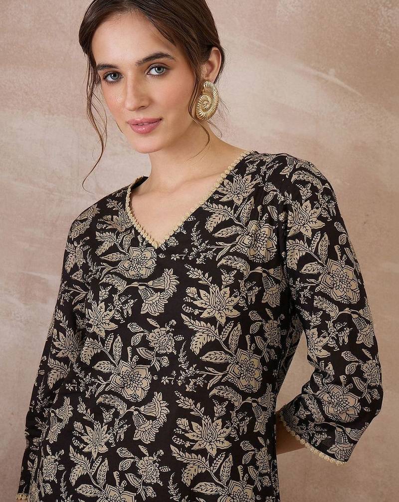 Women Floral Printed Regular Pure Cotton Kurta with Trousers