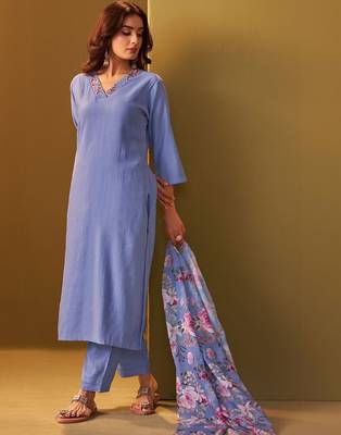 Women Floral Regular Kurta with Trousers & With Dupatta 2