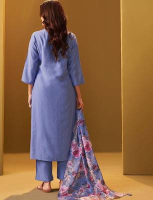 Women Floral Regular Kurta with Trousers & With Dupatta 3