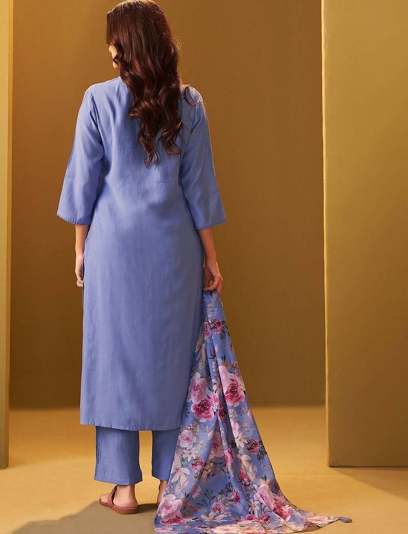 Women Floral Regular Kurta with Trousers & With Dupatta