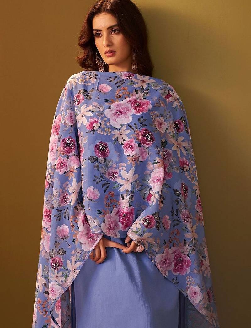 Women Floral Regular Kurta with Trousers & With Dupatta