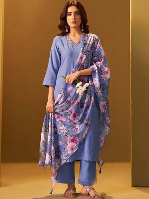 Women Floral Regular Kurta with Trousers & With Dupatta 5