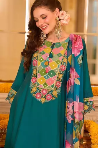 Women Floral Embroidered Regular Mirror Work Kurta with Trousers & With Dupatta