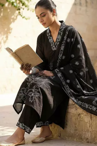 Women Floral Embroidered Regular Thread Work Pure Cotton Kurta with Trousers & With Dupatta