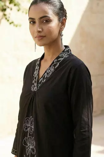 Women Floral Embroidered Regular Thread Work Pure Cotton Kurta with Trousers & With Dupatta