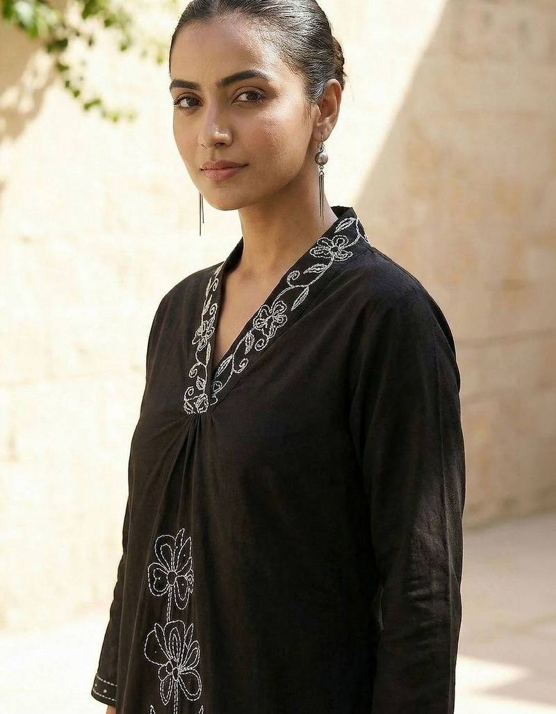 Women Floral Embroidered Regular Thread Work Pure Cotton Kurta with Trousers & With Dupatta