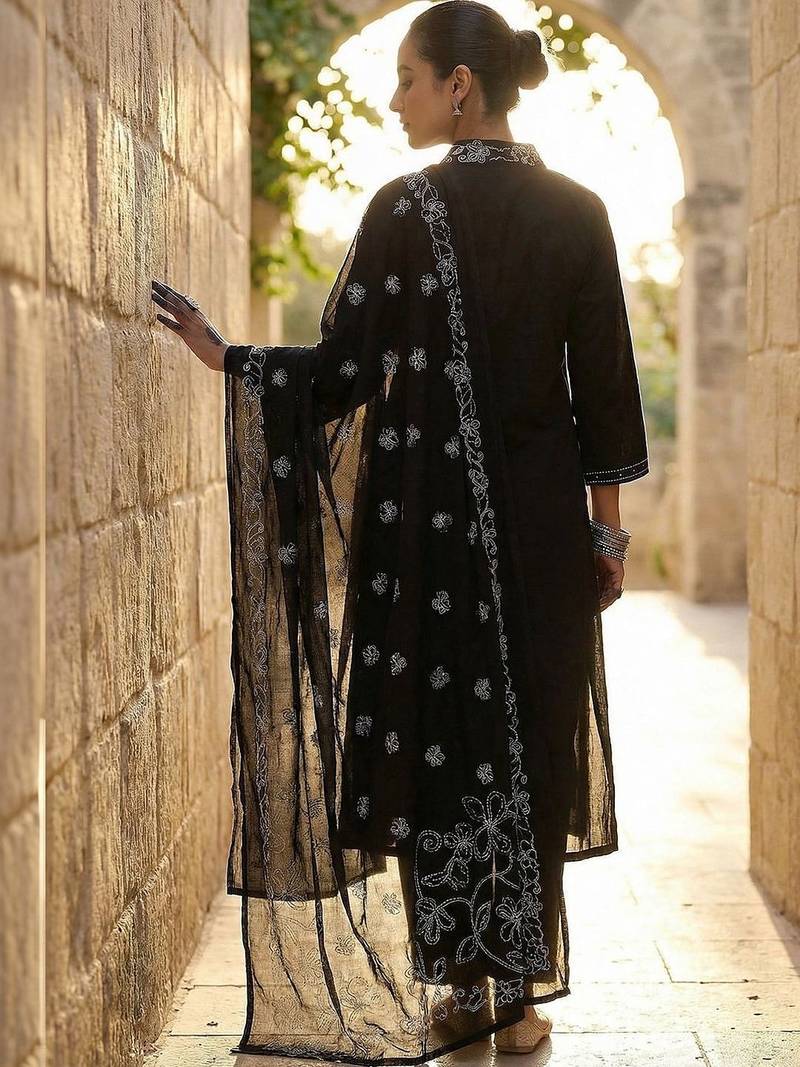 Women Floral Embroidered Regular Thread Work Pure Cotton Kurta with Trousers & With Dupatta