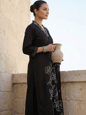 Women Floral Embroidered Regular Thread Work Pure Cotton Kurta with Trousers & With Dupatta 5