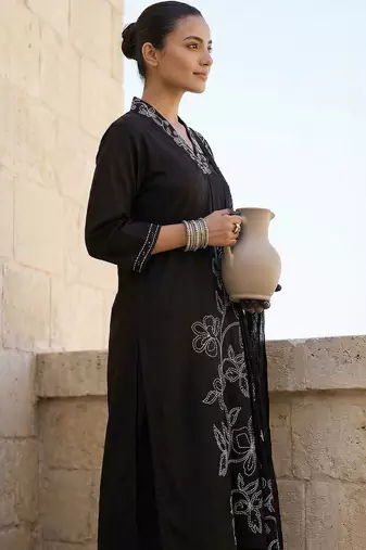 Women Floral Embroidered Regular Thread Work Pure Cotton Kurta with Trousers & With Dupatta