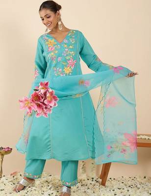 Women Floral Embroidered Regular Thread Work Kurta with Trousers & With Dupatta 1