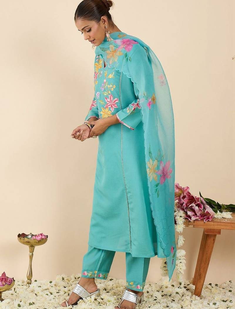 Women Floral Embroidered Regular Thread Work Kurta with Trousers & With Dupatta