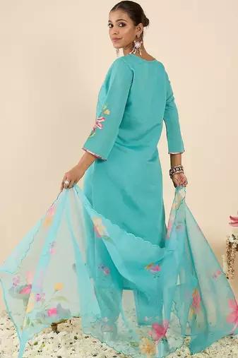 Women Floral Embroidered Regular Thread Work Kurta with Trousers & With Dupatta