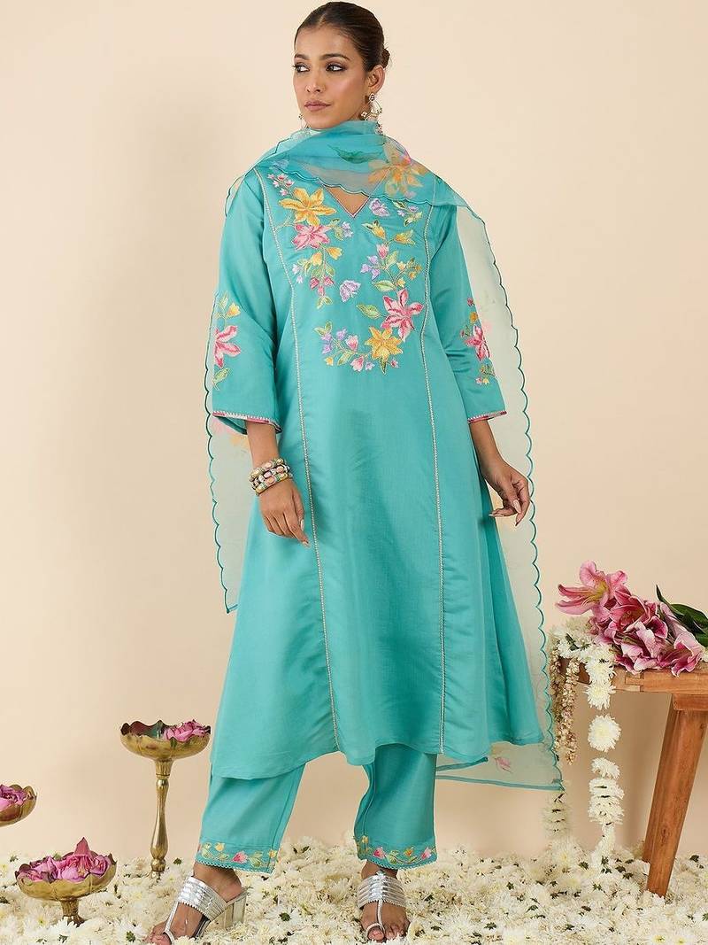 Women Floral Embroidered Regular Thread Work Kurta with Trousers & With Dupatta
