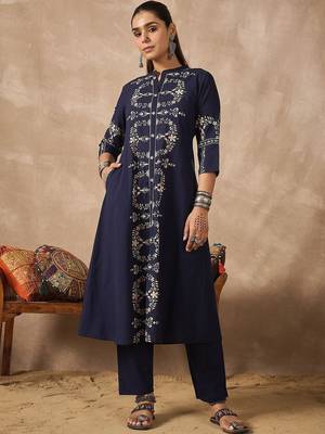 Women Ethnic Motifs Printed Regular Pure Cotton Kurta with Trousers 4