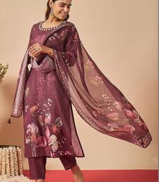 Women Floral Printed Regular Thread Work Linen Kurta with Trousers & With Dupatta