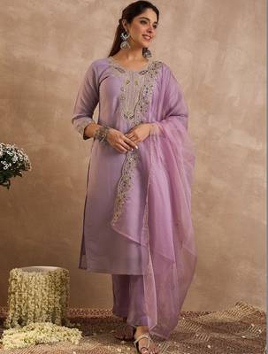 Women Paisley Embroidered Regular Liva Kurta with Trousers & With Dupatta 1