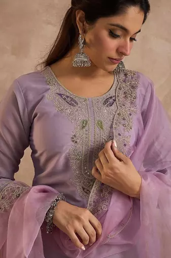 Women Paisley Embroidered Regular Liva Kurta with Trousers & With Dupatta
