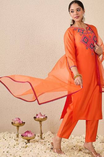 Women Ethnic Motifs Embroidered Regular Mirror Work Liva Kurta with Trousers & With Dupatta